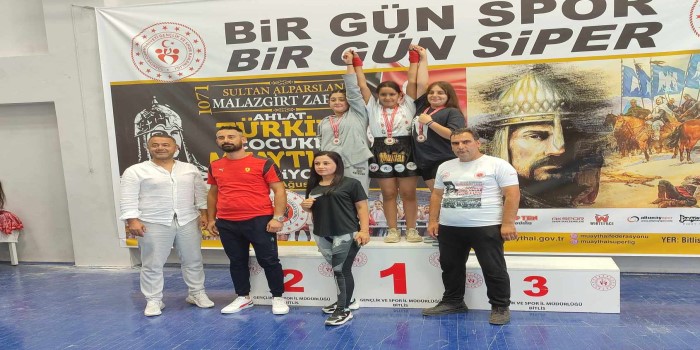 Sporcumuz Özlem Yanak, muaythaide birinci oldu